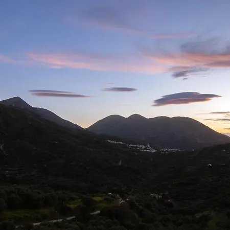 The Mountain House - Authentic Cretan Hideaway - Breathtaking And Nature Views Tourlotí